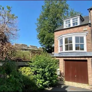  Holiday home Mickelgate Mews, With Parking,
